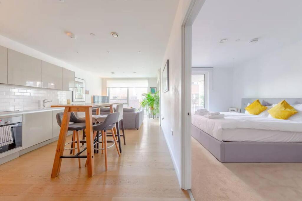 Superb 1 Bedroom Apartment 3Mins From Tube Station Londyn Zewnętrze zdjęcie