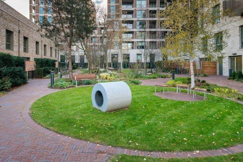 Superb 1 Bedroom Apartment 3Mins From Tube Station Londyn Zewnętrze zdjęcie