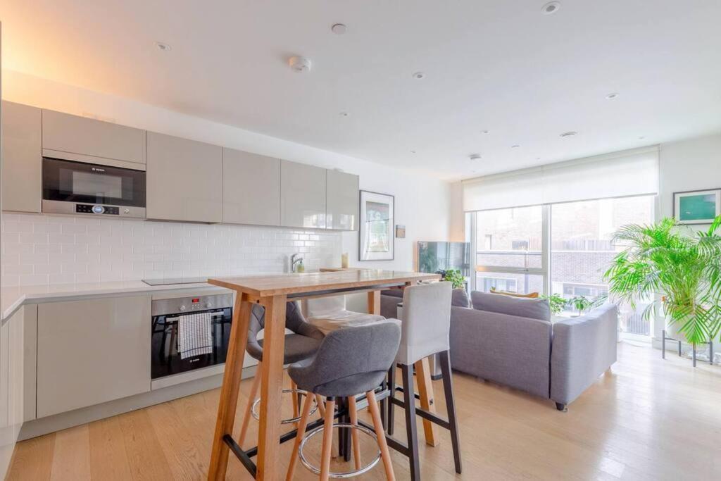 Superb 1 Bedroom Apartment 3Mins From Tube Station Londyn Zewnętrze zdjęcie