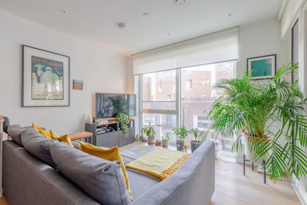 Superb 1 Bedroom Apartment 3Mins From Tube Station Londyn Zewnętrze zdjęcie